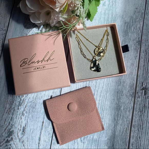 Minimalist moon and Star necklace gold plated - Picture 5 of 5